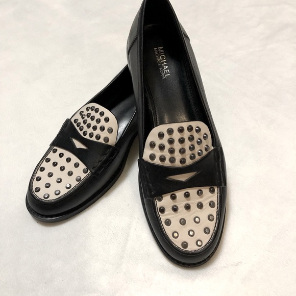 Michael Kors Leather Loafers. - Picture 9 of 10